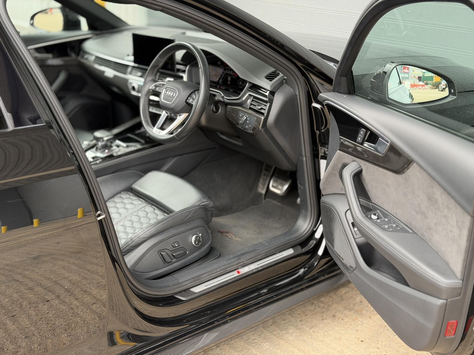 Audi RS4 Avant 2.9 TFSI V6 Carbon Black Estate 5dr Petrol Tiptronic quattro Euro 6 (s/s) (450 ps)