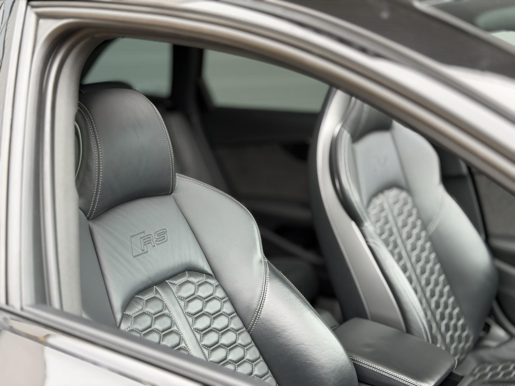 Audi RS4 Avant 2.9 TFSI V6 Carbon Black Estate 5dr Petrol Tiptronic quattro Euro 6 (s/s) (450 ps)