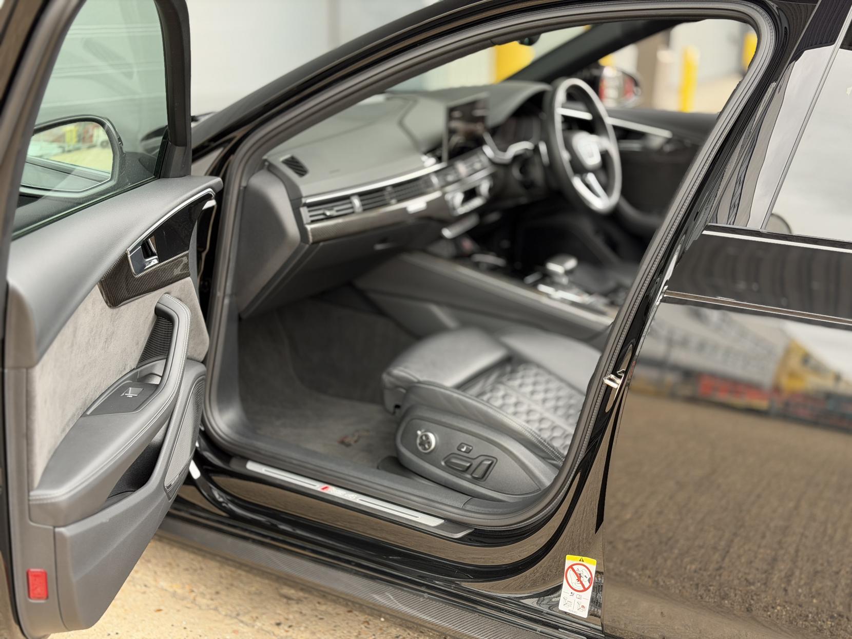 Audi RS4 Avant 2.9 TFSI V6 Carbon Black Estate 5dr Petrol Tiptronic quattro Euro 6 (s/s) (450 ps)