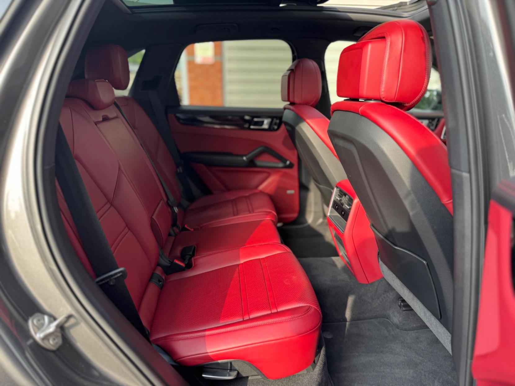 Porsche Cayenne 3.0T V6 TiptronicS 4WD Euro 6 (s/s) 5dr